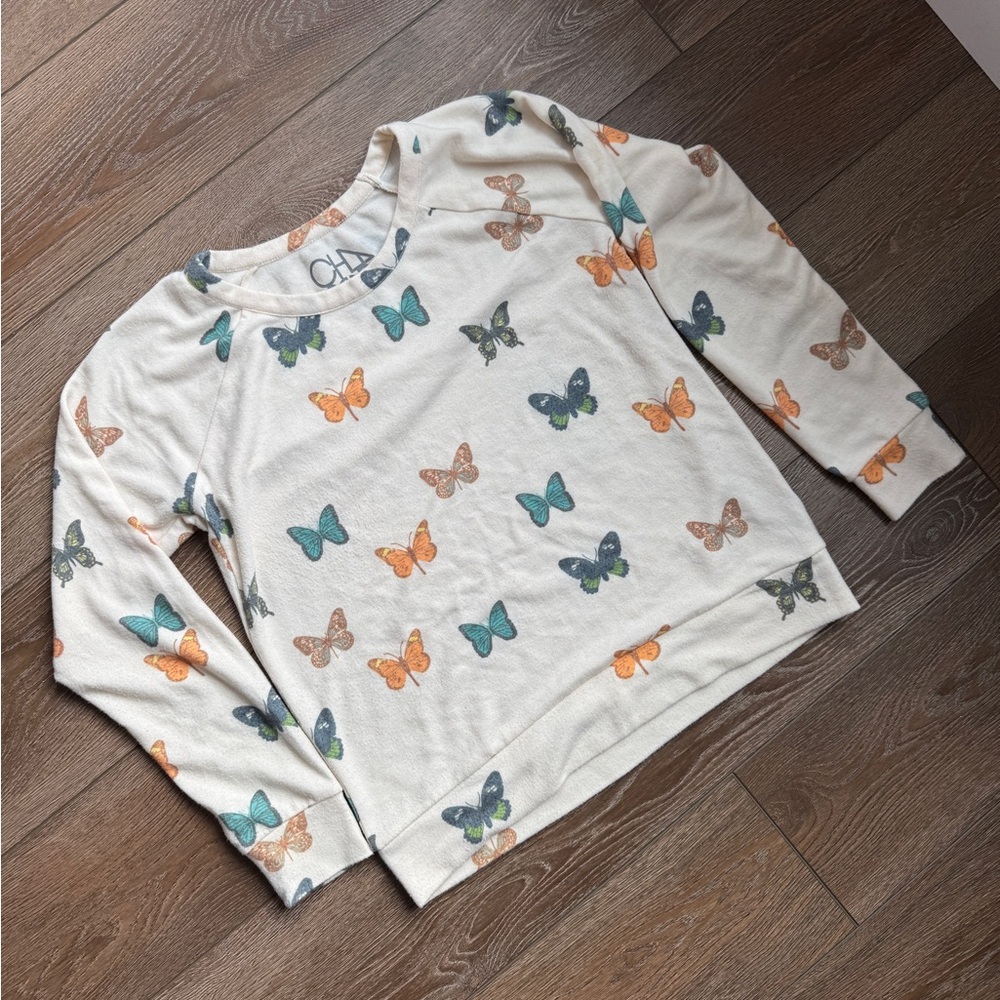 Women’s Chaser butterfly sweatshirt size M